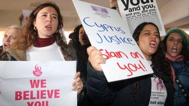 EPA Image caption Защитники прав женщин выступали против приговора возле здания суда