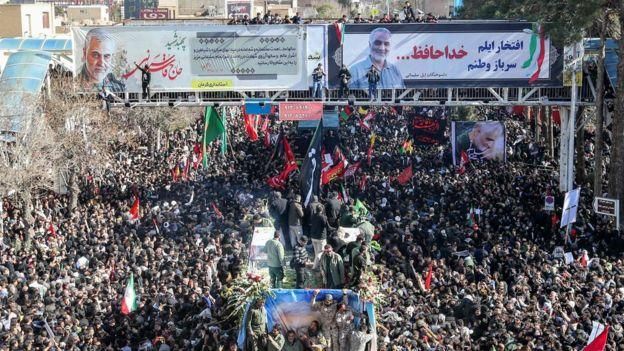 AFP Image caption К траурной процессии присоединились сотни тысяч жителей Ирана