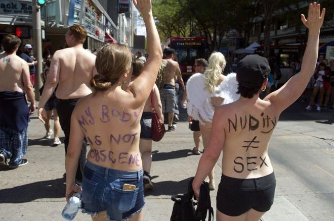 GETTY IMAGES Image caption Протест голых женщин, 2017 год