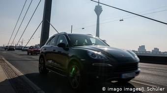 Продажи внедорожников и машин класса SUV в Германии увеличились. На фото - Porsche Cayenne