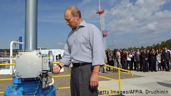 Амурская область, август 2010 года: Владимир Путин открывает нефтепровод в Китай