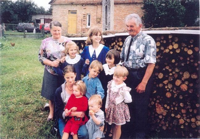 Польская семья, чья бабушка (пани Целя) ребёнком была эвакуирована в Половинное в годы Второй мировой войны. Фото из архива семьи Спиридоновых