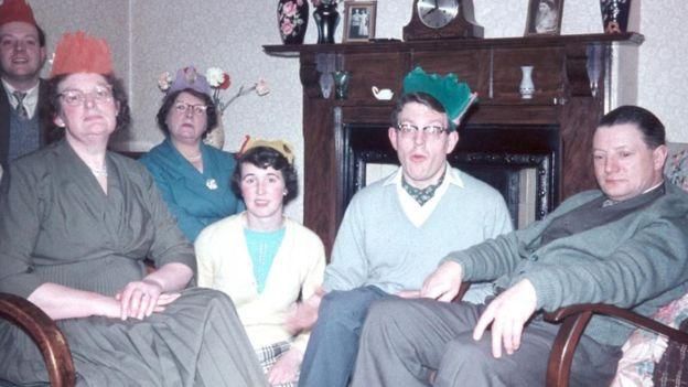 STANLEY UNDERHILL Image caption Стэнли Андерхилл (второй справа) скрывал свою сексуальную ориентацию от родителей и братьев