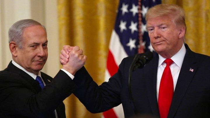© REUTERS / Joshua Roberts Президент США Дональд Трамп и премьер-министр Израиля Биньямин Нетаньяху во время совместной пресс-конференции в Вашингтоне