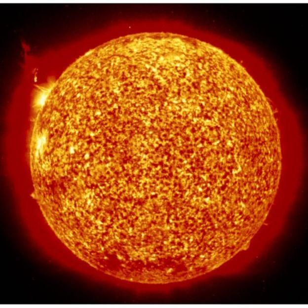 SCIENCE PHOTO LIBRARY Image caption Ячеистые структуры в солнечной атмосфере уже давно являются объектом пристального внимания астрономов и метеорологов