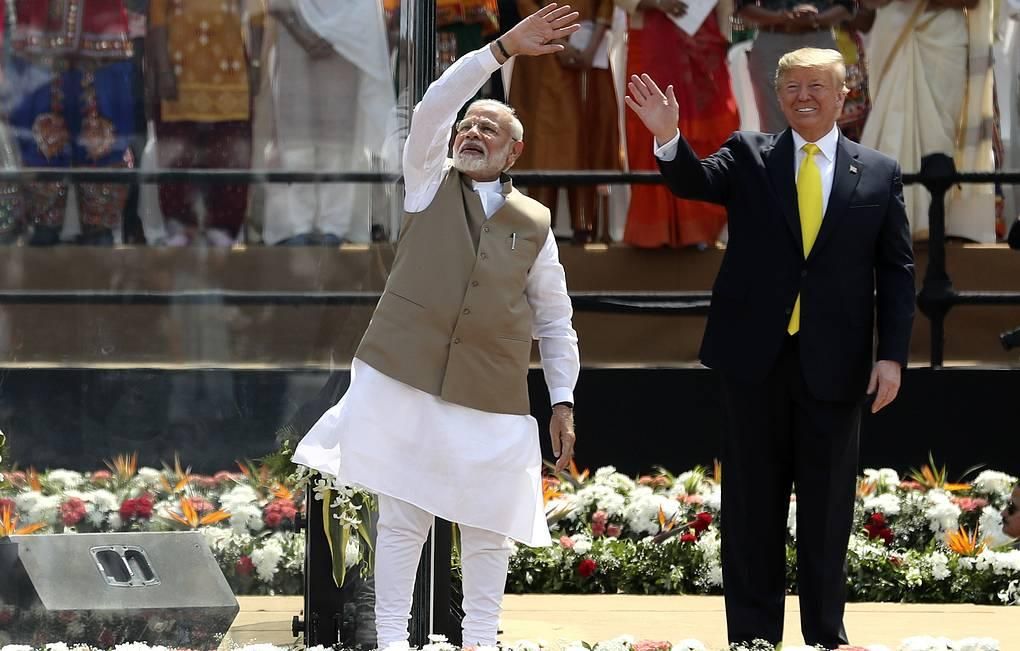Премьер-министр Индии Нарендра Моди и президент США Дональд Трамп © AP Photo/Aijaz Rahi
