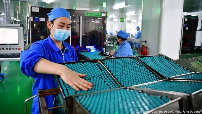 Фармацевтическая фабрика в китайском городе Наньяне