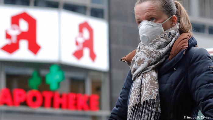 В немецких аптеках еще в феврале возник дефицит защитных масок
