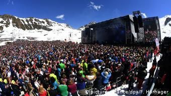 Подобными концертами в Ишгле в конце апреля-начале мая обычно завершается горнолыжный сезон
