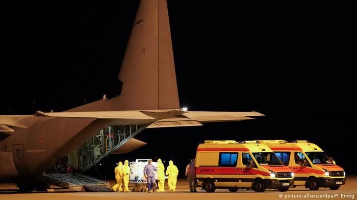 Самолет итальянских вооруженных сил доставил пациентов в Лейпциг