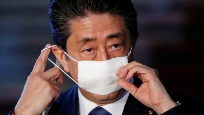 REUTERS Image caption Ожидается, что премьер-министр Синдзо Абэ объявит об этих планах в понедельник вечером