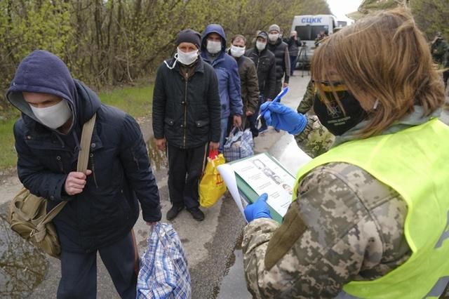Освобождение было осуществлено несмотря на объявленное правительством Украины чрезвычайное положение в связи с пандемией коронавируса. (Keystone / Yevgen Honcharenko)