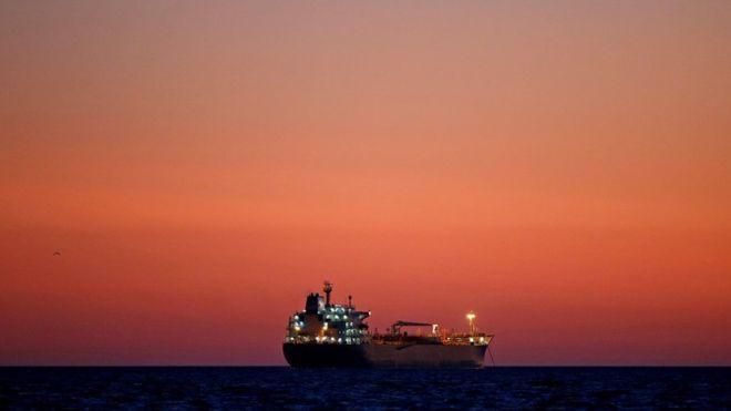REUTERS Image caption Нефть некуда девать. Её складируют даже в море