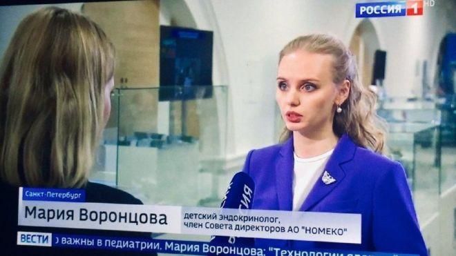ROSSIYA-1 Марию Воронцову в СМИ называют старшей дочерью президента России, сам он родство с ней не подтверждал, но и не опровергал