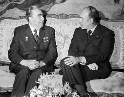 Жискар д'Эстен неоднократно встречался с лидером СССР Леонидом Брежневым.