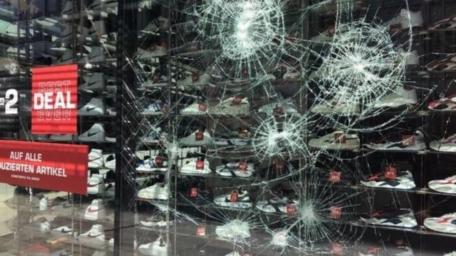 REUTERS Image caption Всего пострадало 40 магазинов
