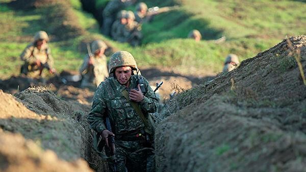 © AP Photo / PanPhoto/Armenian Defense Ministry Press Service Армянские военные занимают позиции на линии фронта в Тавушской области, Армения