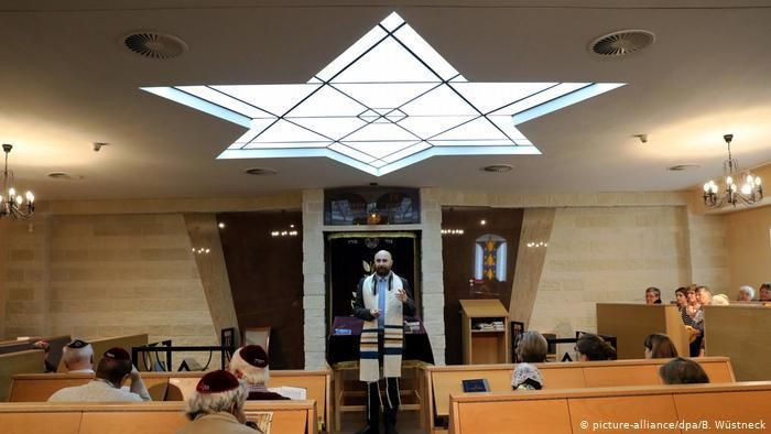 В синагоге Ростока
