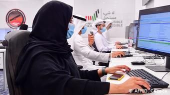 Сотрудники Космического центра имени Мухаммеда бин Рашида в Дубае