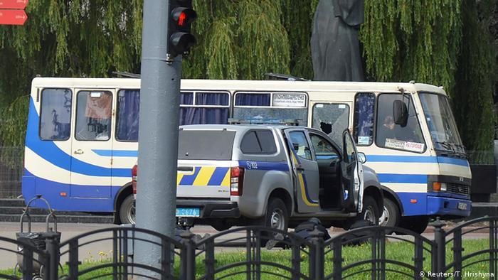 Рейсовый автобус, в котором удерживали заложников в Луцке