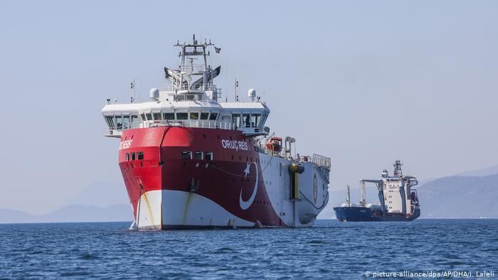 Турецкое геологоразведывательное судно в Средиземном море