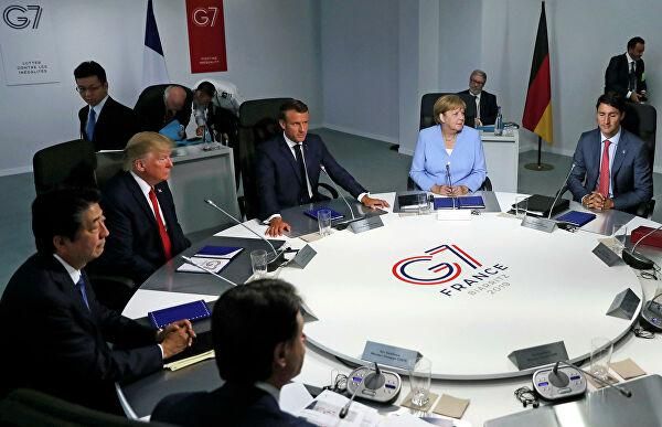 © AP Photo / Pool / Carlos Barria Лидеры стран — участниц G7 во время встречи в рамках ежегодного саммита