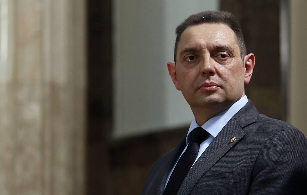 Министр обороны Сербии Александар Вулин © AP Photo/Darko Vojinovic