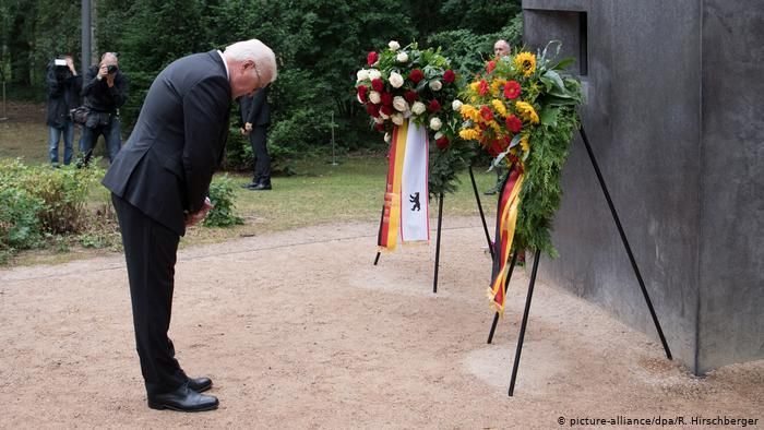 Федеральный президент у мемориала гомосексуалам - жертвам нацизма