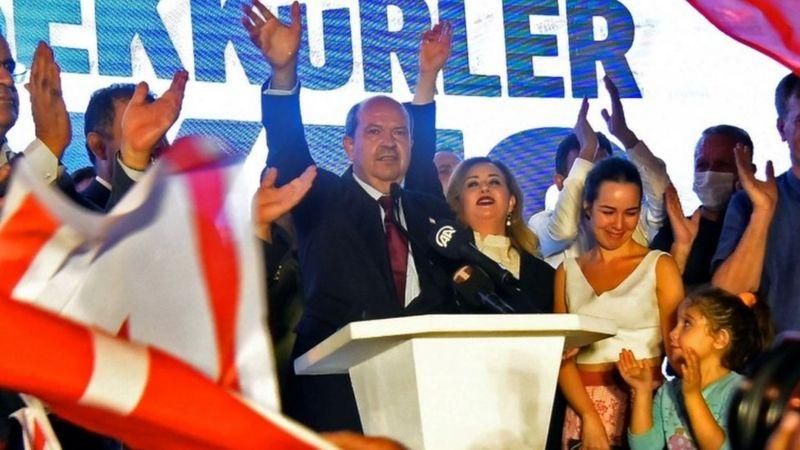 REUTERS Подпись к фото, Эрсин Татар поблагодарил президента Турции в своей речи по итогам выборов