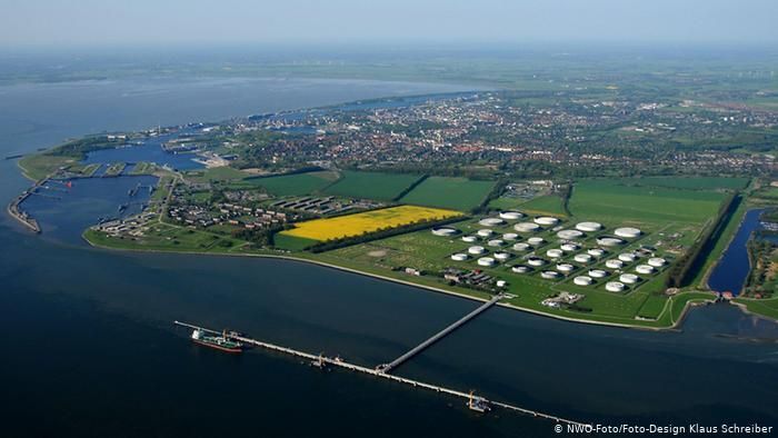 Вильгельмсхафен - самый глубоководный и крупный нефтяной порт Германии
