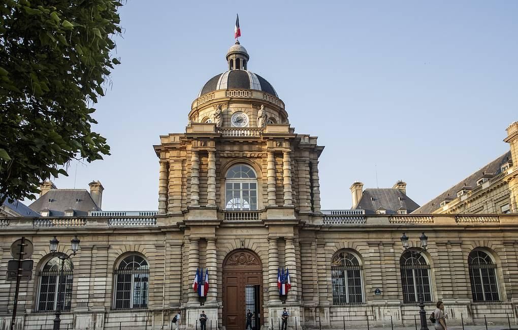 Здание Сената Франции © EPA-EFE/CHRISTOPHE PETIT TESSON