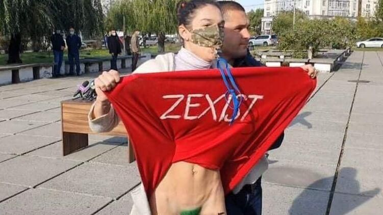 Активистку Femen оштрафовали за акцию 25 октября. Фото: "Страна"