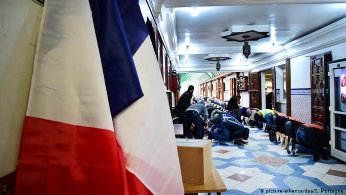 Сейчас во Франции действует более 2600 мечетей