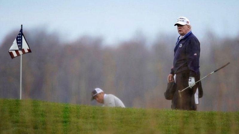 REUTERS Подпись к фото, Трамп любит гольф, ему принадлежат 17 гольф-клубов по всему миру