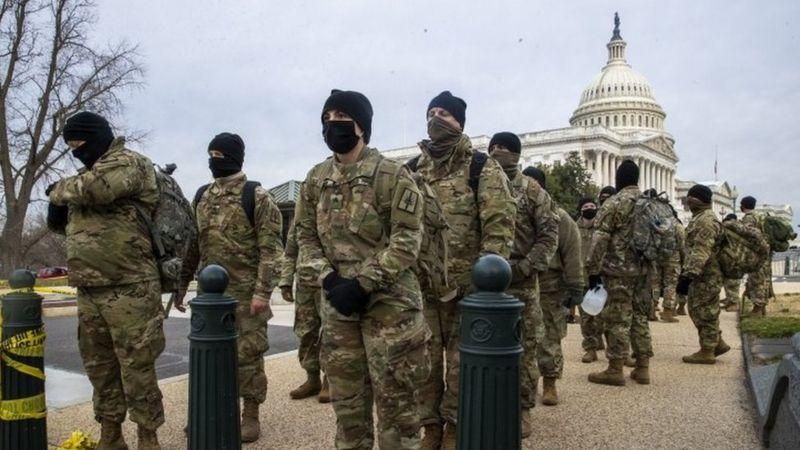 EPA Подпись к фото, После событий в Капитолии в американскую столицу уже переброшены военные Национальной гвардии