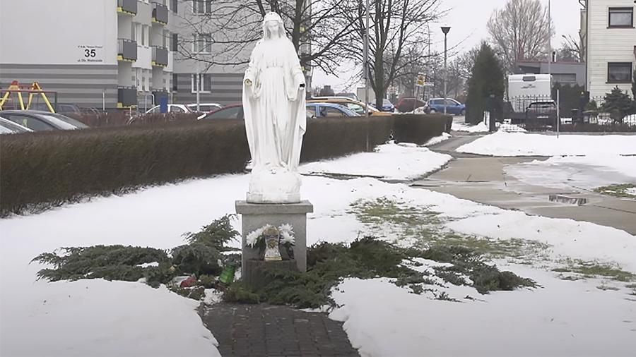Статуя Богородицы у церкви Святых польских первомучеников в Ченстохове Фото: youtube.com/Studio TV NIEDZIELA