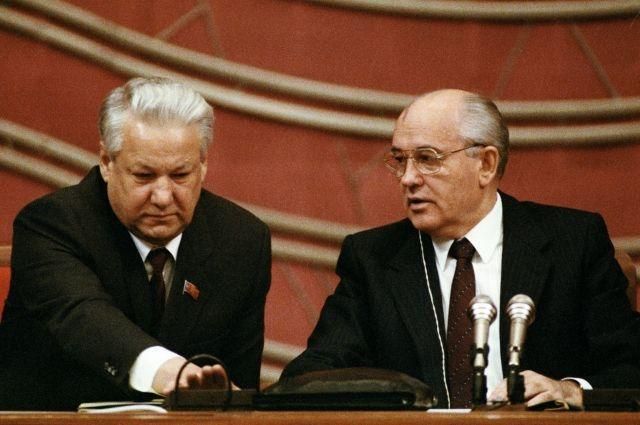 Борис Ельцин и Михаил Горбачев. / Сергей Гунеев / РИА Новости