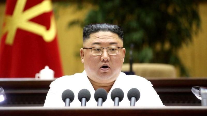 EPA Подпись к фото, Ким Чен Ын предупредил, что в Северной Корее может начаться массовый голод