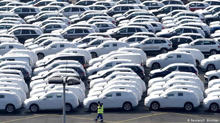 Автомобили концерна Volkswagen в порту Эмдена перед отправкой на экспорт