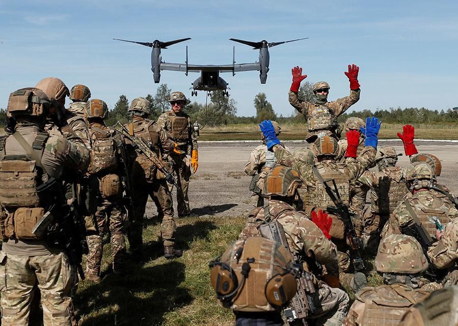 Военнослужащие Украины и США во время учений Rapid Trident 2020 Reuters © Gleb Garanich