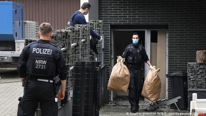Один из обысков в Германии 7 июня