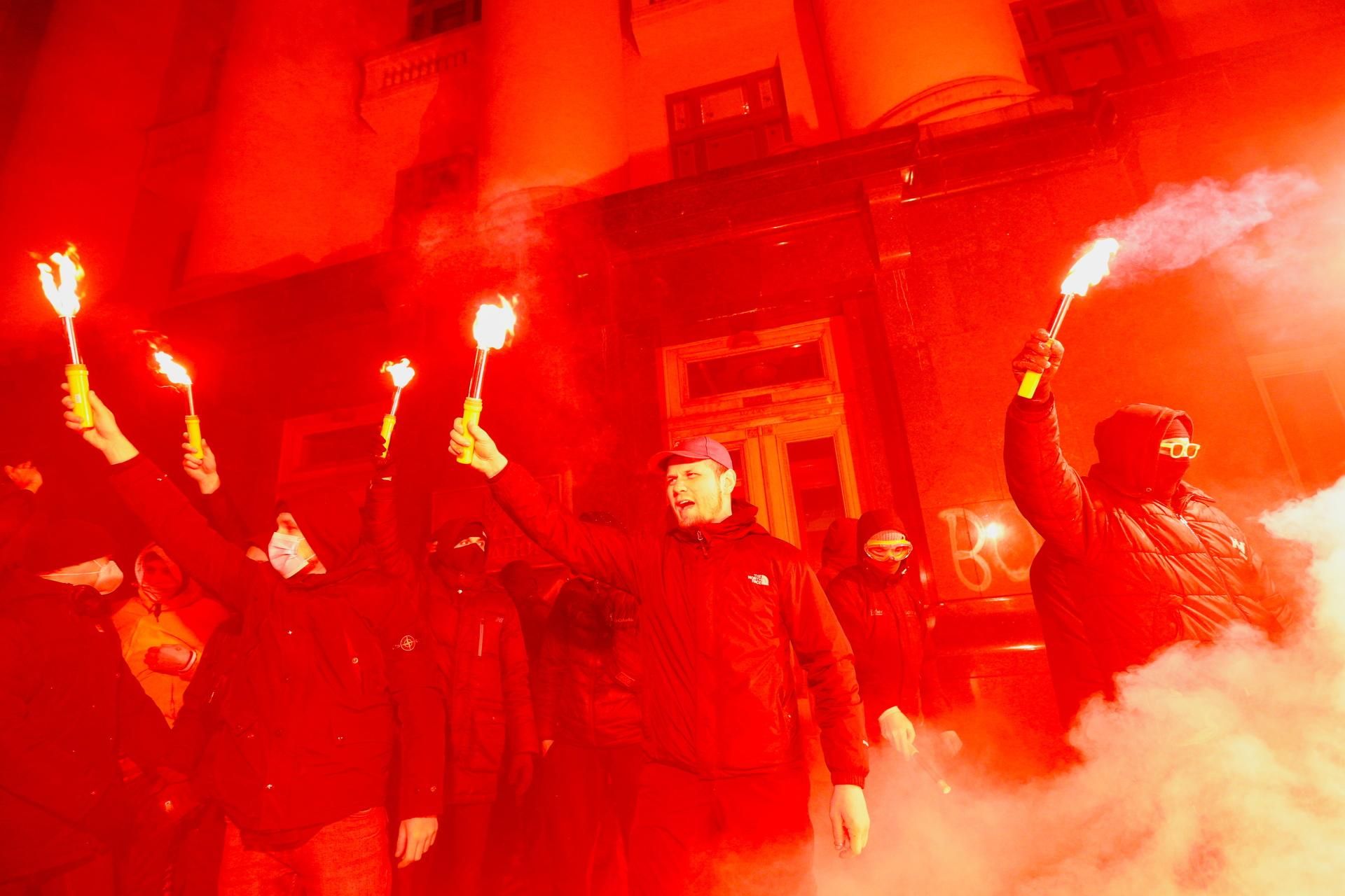Украинские радикалы Reuters © Valentyn Ogirenko