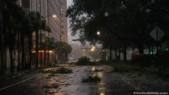 Улицы Нового Орлеана во время урагана "Ида"