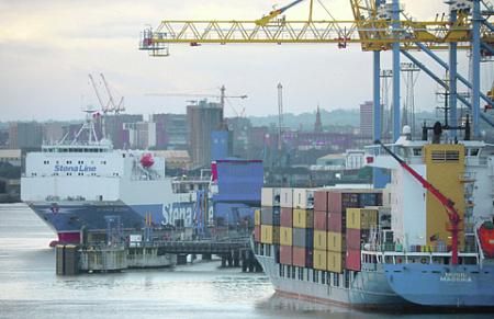 Евросоюз упростит таможенный контроль в Ирландском море ради спокойствия в Северной Ирландии. Фото Reuters