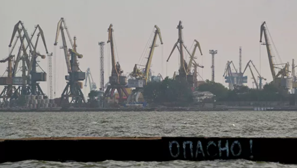 © AP Photo / Vadim Ghirda Мариуполь. Вид на порт с Азовского моря. Архивное фото РИА Новости