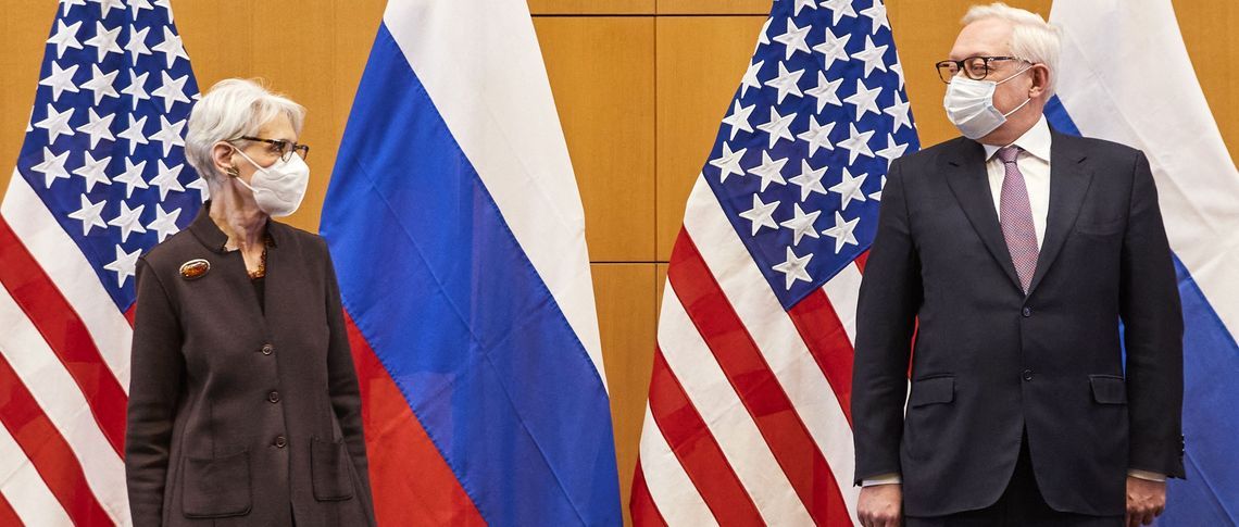 Замглавы МИД России Сергей Рябков и первый замгоссекретаря США Уенди Шерман после переговоров в Женеве