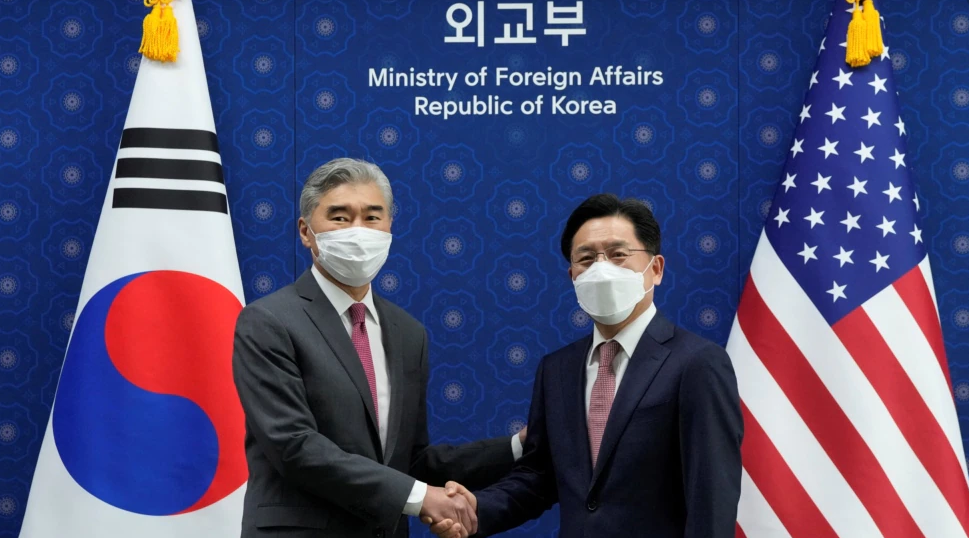 Сон Ким и Но Гю Док. Сеул, 18 апреля 2022 г.