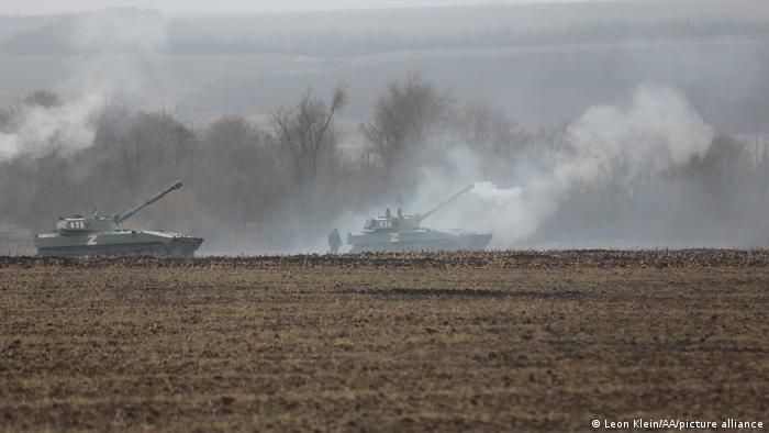 Российская бронетехника в полях Украины