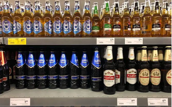 Одна из причин стабильных цен на некрепкий алкоголь - большая конкуренция между отечественными и зарубежными производителями. Автор: ERR