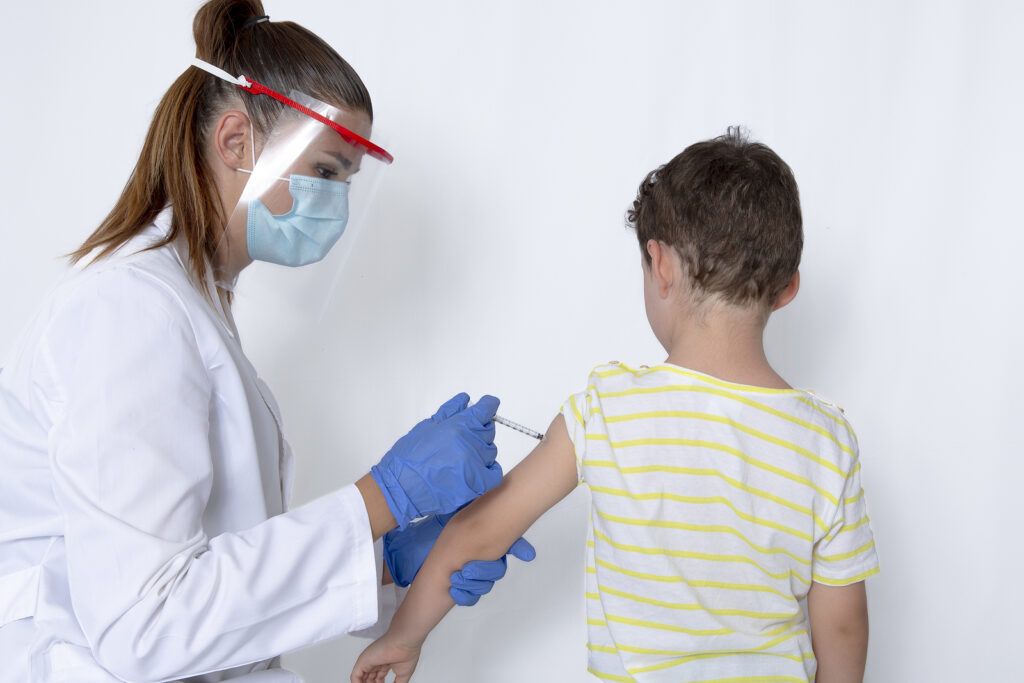 Вакцинация пятилетнего ребенка. Фото: Bigstockphoto.com.